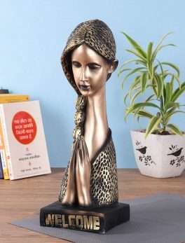Polyresin Welcome Lady Showpiece