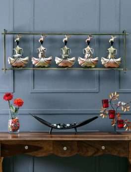 Metal Handicraft Decor Musician Sitted Wall Hanging